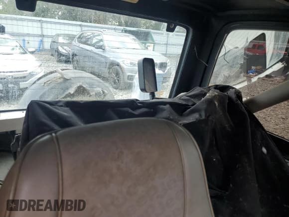 ✅ 1990 Jeep Wrangler S • VIN: 2J4FY19E8LJ545213 • Lot: 66768915. Wystawiony na Copart z przebiegiem 199 847 mil. Bezpłatny archiwum sprzedaży aukcyjnych z USA i szczegółowy raport historii pojazdu na DreamBid. Zdjęcie 10.