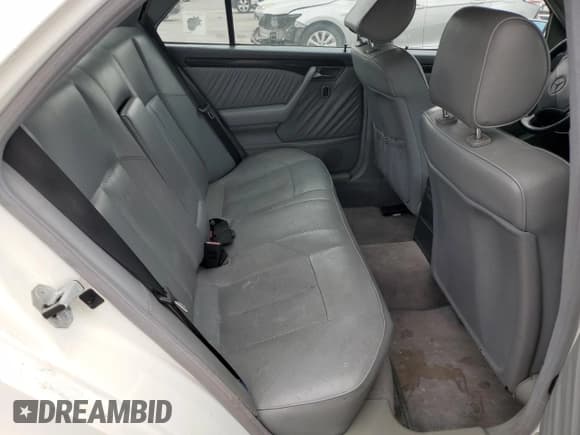 ✅ 1997 Mercedes-Benz C 230/260/280/320 • VIN: WDBHA28E3VF582237 • Lot: 76826534. Wystawiony na Copart z przebiegiem 240 702 mil. Bezpłatny archiwum sprzedaży aukcyjnych z USA i szczegółowy raport historii pojazdu na DreamBid. Zdjęcie 10.