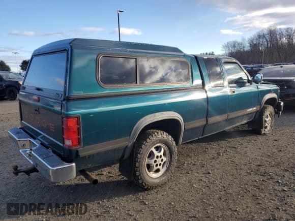 1994 Dodge Dakota with VIN 1B7GG23X4RS698774, listed as a Copart auction lot 88350915 with 122,061 mi miles and Salvage title. Bid and sale history available at DreamBid. Image 3.