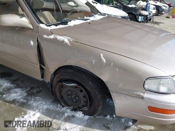 ✅ 1994 Toyota Camry LE • VIN: 4T1GK12E2RU002762 • Lot: 41376893. Listed on IAAI with 100,375 mi. Free auction sales archive from the USA and detailed vehicle history report at DreamBid. Image 6.