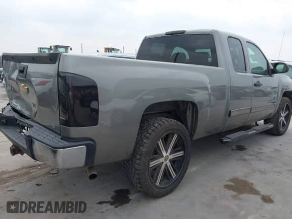 2013 Chevrolet Silverado 1500 LT with VIN 1GCRCSEA6DZ298308, listed as a IAAI auction lot 42286220 with 185,085 mi miles and . Bid and sale history available at DreamBid. Image 4.