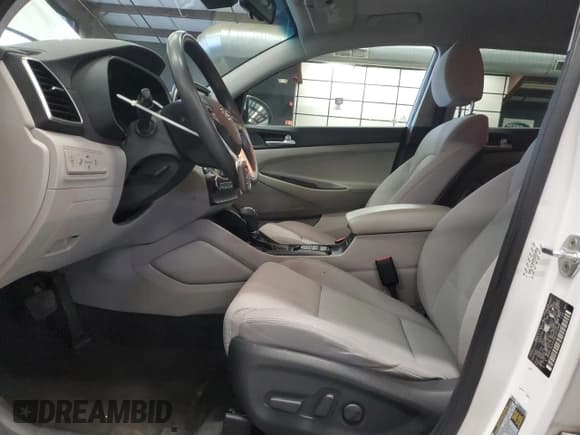 ✅ 2021 Hyundai Tucson Value • VIN: KM8J3CA43MU293000 • Лот: 92652115. Опубликован ранее на Copart с пробегом 108 602 миль. Бесплатный доступ к архиву аукционных продаж из США и подробный отчёт об истории автомобиля на DreamBid. Изображение 7.