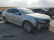✅ 2013 Lincoln MKS • VIN: 1LNHL9EK3DG618754 • Лот: 67368535. Опубликован ранее на Copart с пробегом 65 807 миль. Бесплатный доступ к архиву аукционных продаж из США и подробный отчёт об истории автомобиля на DreamBid. Изображение 4.