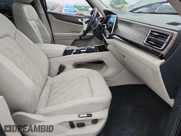 ✅ 2025 Volkswagen Atlas SEL Premium R-Line • VIN: 1V2FR2CA0SC561122 • Лот: 87204645. Опубликован ранее на Copart с пробегом 4 420 миль. Бесплатный доступ к архиву аукционных продаж из США и подробный отчёт об истории автомобиля на DreamBid. Изображение 7.