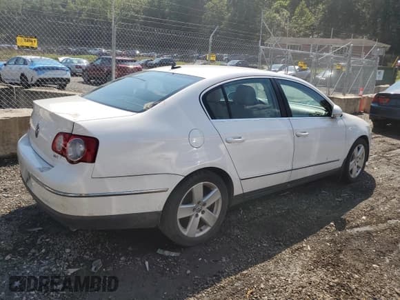 ✅ 2008 Volkswagen Passat Komfort • VIN: WVWAK93C18E103659 • Lot: 81482135. Listed on Copart with 119,296 mi. Free auction sales archive from the USA and detailed vehicle history report at DreamBid. Image 3.