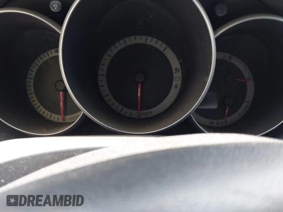 ✅ 2005 Mazda 3 s • VIN: JM1BK143551299404 • Lot: 43296182. Wystawiony na IAAI z przebiegiem Nie podano. Bezpłatny archiwum sprzedaży aukcyjnych z USA i szczegółowy raport historii pojazdu na DreamBid. Zdjęcie 7.