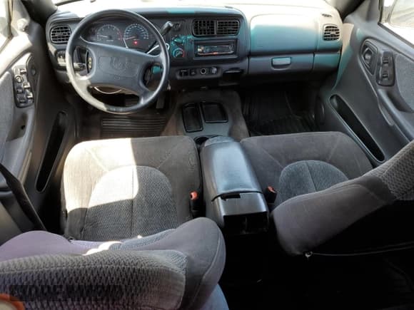 ✅ 1999 Dodge Durango • VIN: 1B4HR28Z3XF618019 • Lot: 61286655. Wystawiony na Copart z przebiegiem 210 992 mil. Bezpłatny archiwum sprzedaży aukcyjnych z USA i szczegółowy raport historii pojazdu na DreamBid. Zdjęcie 8.