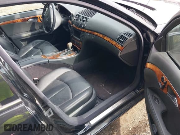 ✅ 2004 Mercedes-Benz E 320 • VIN: WDBUF65J24X116123 • Lot: 43300370. Listed on IAAI with 125,299 mi. Free auction sales archive from the USA and detailed vehicle history report at DreamBid. Image 5.