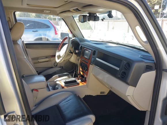 ✅ 2008 Jeep Commander Overland • VIN: 1J8HH68298C145917 • Лот: 41652599. Опубликован ранее на IAAI с пробегом 144 977 миль. Бесплатный доступ к архиву аукционных продаж из США и подробный отчёт об истории автомобиля на DreamBid. Изображение 5.