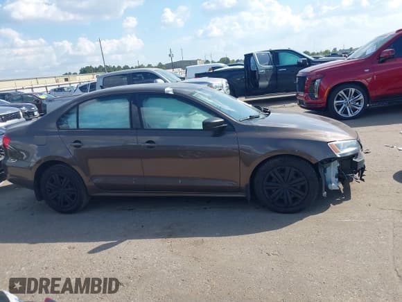 ✅ 2015 Volkswagen Jetta S • VIN: 3VWLA7AJ3FM272667 • Lot: 43372297. Listed on IAAI with 93,722 mi. Free auction sales archive from the USA and detailed vehicle history report at DreamBid. Image 13.