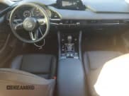 ✅ 2025 Mazda 3 S Preferred • VIN: 3MZBPACM2SM469175 • Лот: 82246265. Опубликован ранее на Copart с пробегом 7 065 миль. Бесплатный доступ к архиву аукционных продаж из США и подробный отчёт об истории автомобиля на DreamBid. Изображение 8.