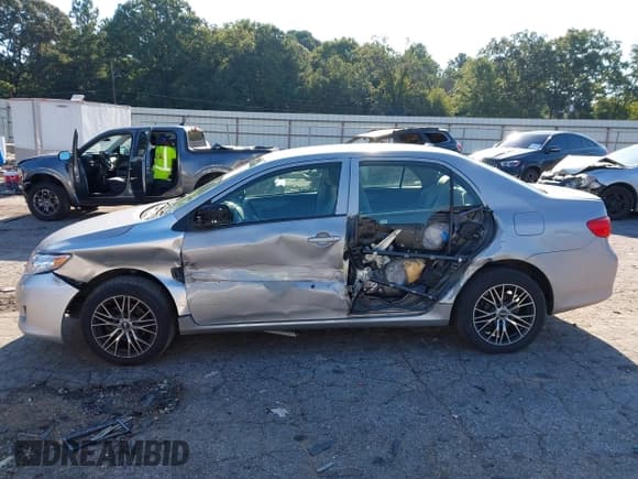 ✅ 2010 Toyota Corolla LE • VIN: 2T1BU4EE7AC312302 • Lot: 43066217. Wystawiony na IAAI z przebiegiem 222 663 mil. Bezpłatny archiwum sprzedaży aukcyjnych z USA i szczegółowy raport historii pojazdu na DreamBid. Zdjęcie 14.