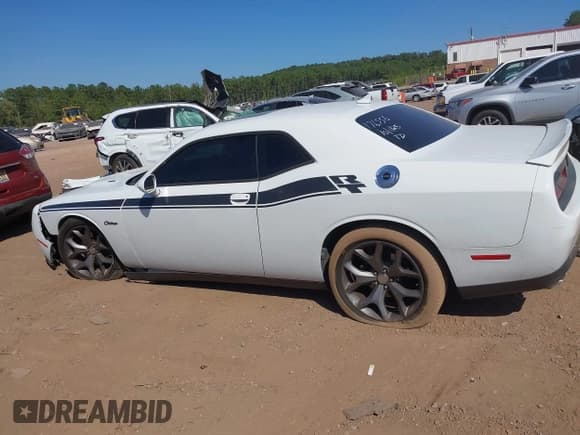 ✅ 2015 Dodge Challenger R/T Plus • VIN: 2C3CDZBT9FH775659 • Лот: 43365112. Опубликован ранее на IAAI с пробегом 154 355 миль. Бесплатный доступ к архиву аукционных продаж из США и подробный отчёт об истории автомобиля на DreamBid. Изображение 14.
