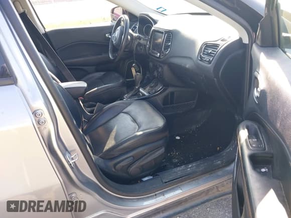 ✅ 2019 Jeep Compass Limited • VIN: 3C4NJDCB5KT638306 • Lot: 41273531. Listed on IAAI with 63,538 mi. Free auction sales archive from the USA and detailed vehicle history report at DreamBid. Image 5.