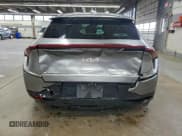 ✅ 2023 Kia EV6 Wind • VIN: KNDC34LAXP5158519 • Lot: 94054805. Wystawiony na Copart z przebiegiem 47 626 mil. Bezpłatny archiwum sprzedaży aukcyjnych z USA i szczegółowy raport historii pojazdu na DreamBid. Zdjęcie 6.