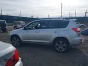 ✅ 2010 Toyota RAV4 Sport • VIN: JTMRF4DV6A5034841 • Лот: 43830218. Опубликован ранее на IAAI с пробегом 125 691 миль. Бесплатный доступ к архиву аукционных продаж из США и подробный отчёт об истории автомобиля на DreamBid. Изображение 14.