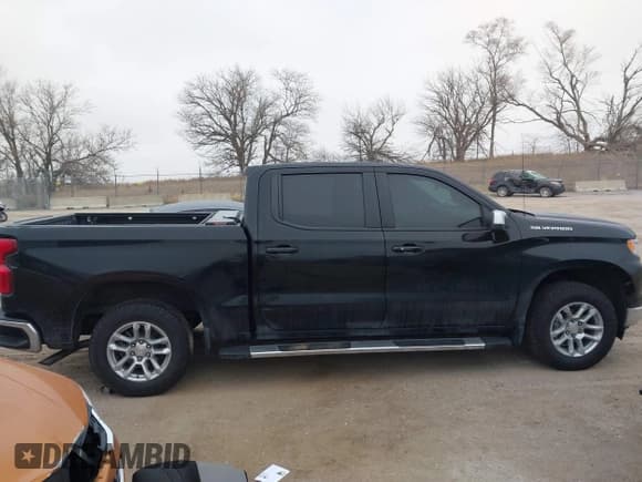 ✅ 2023 Chevrolet Silverado 1500 LT • VIN: 1GCUDDED9PZ295954 • Lot: 41508322. Listed on IAAI with 34,729 mi. Free auction sales archive from the USA and detailed vehicle history report at DreamBid. Image 14.
