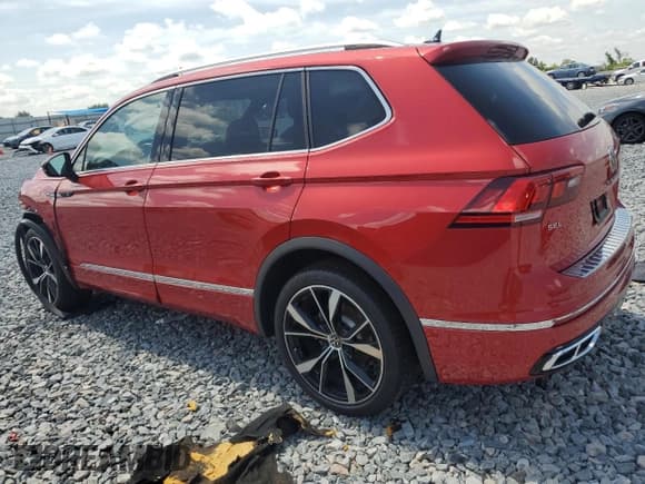 ✅ 2024 Volkswagen Tiguan SEL R-Line • VIN: 3VV4B7AX7RM132328 • Lot: 64228855. Wystawiony na Copart z przebiegiem 10 280 mil. Bezpłatny archiwum sprzedaży aukcyjnych z USA i szczegółowy raport historii pojazdu na DreamBid. Zdjęcie 2.