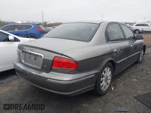 ✅ 2004 Hyundai Sonata GLS • VIN: KMHWF35H14A049339 • Lot: 41931705. Listed on IAAI with 228,768 mi. Free auction sales archive from the USA and detailed vehicle history report at DreamBid. Image 4.