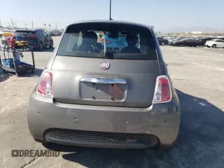 ✅ 2013 FIAT 500e • VIN: 3C3CFFGE1DT712658 • Lot: 73609294. Wystawiony na Copart z przebiegiem 78 018 mil. Bezpłatny archiwum sprzedaży aukcyjnych z USA i szczegółowy raport historii pojazdu na DreamBid. Zdjęcie 6.