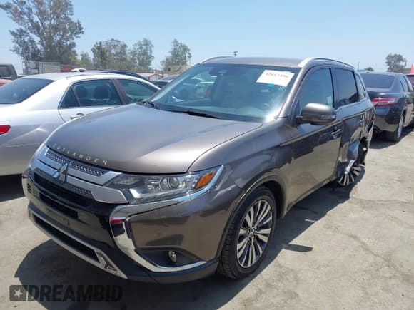 ✅ 2020 Mitsubishi Outlander SE • VIN: JA4AD3A34LZ003741 • Lot: 42617496. Wystawiony na IAAI z przebiegiem 39 822 mil. Bezpłatny archiwum sprzedaży aukcyjnych z USA i szczegółowy raport historii pojazdu na DreamBid. Zdjęcie 17.