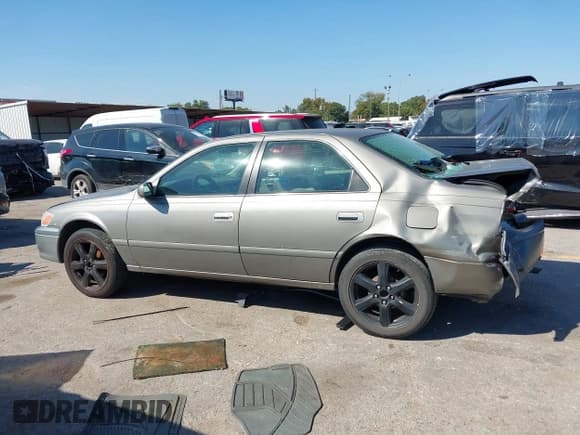 ✅ 2001 Toyota Camry LE • VIN: 4T1BG22K61U030253 • Lot: 43430952. Listed on IAAI with 319,972 mi. Free auction sales archive from the USA and detailed vehicle history report at DreamBid. Image 14.