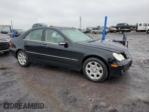 ✅ 2005 Mercedes-Benz C 240 • VIN: WDBRF81J65F557414 • Лот: 81088845. Опубликован ранее на Copart с пробегом 159 255 миль. Бесплатный доступ к архиву аукционных продаж из США и подробный отчёт об истории автомобиля на DreamBid. Изображение 4.