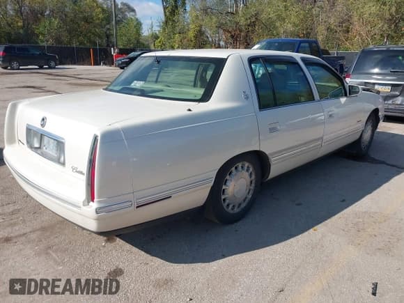 ✅ 1997 Cadillac DeVille • VIN: 1G6KD54Y0VU280841 • Лот: 43570225. Опубликован ранее на IAAI с пробегом 212 505 миль. Бесплатный доступ к архиву аукционных продаж из США и подробный отчёт об истории автомобиля на DreamBid. Изображение 4.