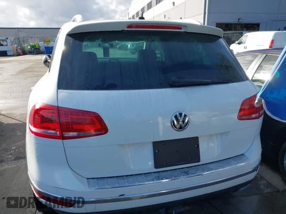 ✅ 2015 Volkswagen Touareg Sport • VIN: WVGEP9BP3FD007098 • Лот: 43768095. Опубликован ранее на IAAI с пробегом Не указан. Бесплатный доступ к архиву аукционных продаж из США и подробный отчёт об истории автомобиля на DreamBid. Изображение 16.