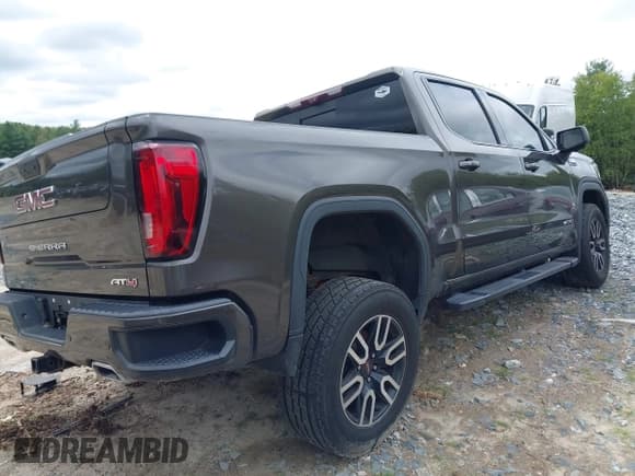 ✅ 2020 GMC Sierra 1500 AT4 • VIN: 1GTU9EET0LZ170690 • Lot: 43022407. Wystawiony na IAAI z przebiegiem 114 864 mil. Bezpłatny archiwum sprzedaży aukcyjnych z USA i szczegółowy raport historii pojazdu na DreamBid. Zdjęcie 4.