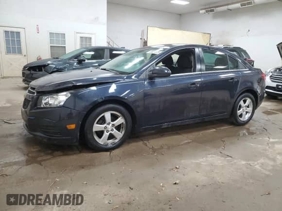 2014 Chevrolet Cruze 1LT z VIN 1G1PC5SB2E7278505, wystawiony jako Copart lot #83827075 z przebiegiem 144 232 mil mil oraz Czysty tytuł • Clean title. Historia ofert i sprzedaży dostępna na DreamBid. Obrazek 1.