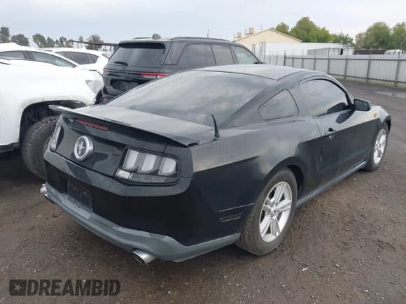 ✅ 2012 Ford Mustang Premium • VIN: 1ZVBP8AM4C5222131 • Lot: 43519035. Listed on IAAI with 124,983 mi. Free auction sales archive from the USA and detailed vehicle history report at DreamBid. Image 4.