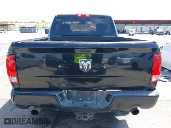 2013 Ram 1500 Express z VIN 3C6JR6AT8DG505511, wystawiony jako IAAI lot #43104315 z przebiegiem 306 996 mil mil oraz . Historia ofert i sprzedaży dostępna na DreamBid. Obrazek 16.