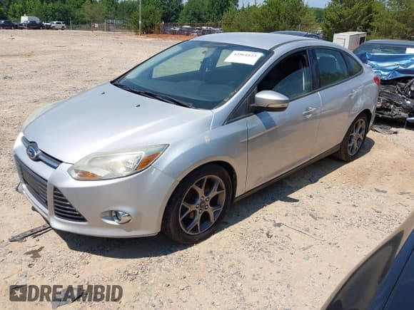 ✅ 2014 Ford Focus SE • VIN: 1FADP3F24EL443898 • Lot: 42561123. Wystawiony na IAAI z przebiegiem 197 139 mil. Bezpłatny archiwum sprzedaży aukcyjnych z USA i szczegółowy raport historii pojazdu na DreamBid. Zdjęcie 2.