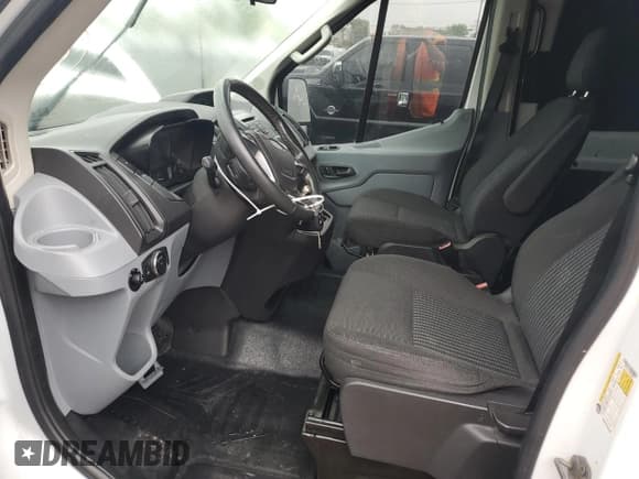 ✅ 2015 Ford Transit Cargo • VIN: 1FTNR1CG2FKB10801 • Lot: 60670485. Listed on Copart with 71,183 mi. Free auction sales archive from the USA and detailed vehicle history report at DreamBid. Image 7.