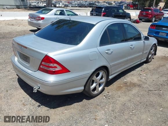 ✅ 2006 Mercedes-Benz C 230 Sport • VIN: WDBRF52H86F752734 • Lot: 42532783. Listed on IAAI with 128,302 mi. Free auction sales archive from the USA and detailed vehicle history report at DreamBid. Image 4.