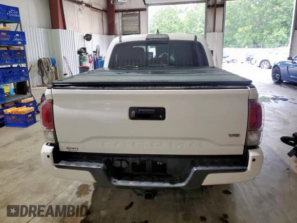 ✅ 2018 Toyota Tacoma Limited • VIN: 5TFEZ5CN2JX062251 • Lot: 60643925. Listed on Copart with 60,631 mi. Free auction sales archive from the USA and detailed vehicle history report at DreamBid. Image 6.