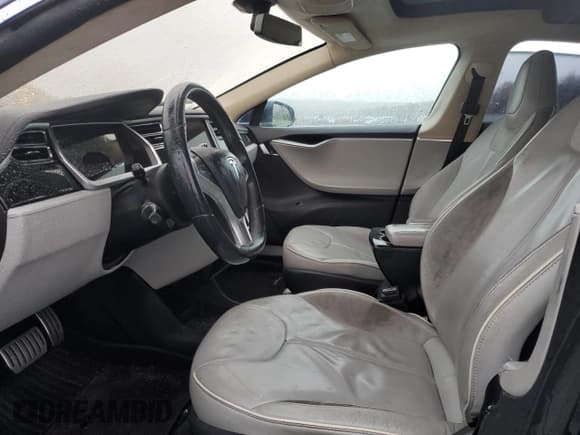 ✅ 2013 Tesla Model S Performance • VIN: 5YJSA1DP7DFP07140 • Lot: 90340515. Wystawiony na Copart z przebiegiem 92 686 mil. Bezpłatny archiwum sprzedaży aukcyjnych z USA i szczegółowy raport historii pojazdu na DreamBid. Zdjęcie 7.