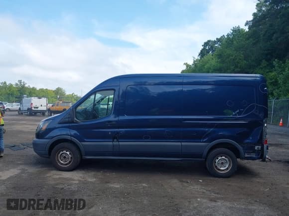 ✅ 2016 Ford Transit Cargo • VIN: 1FTYR2CM0GKB14016 • Lot: 43042030. Wystawiony na IAAI z przebiegiem 185 197 mil. Bezpłatny archiwum sprzedaży aukcyjnych z USA i szczegółowy raport historii pojazdu na DreamBid. Zdjęcie 14.