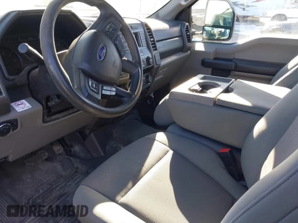 ✅ 2020 Ford F-250 XL • VIN: 1FT7X2B64LEC53546 • Lot: 41414834. Wystawiony na IAAI z przebiegiem 175 403 mil. Bezpłatny archiwum sprzedaży aukcyjnych z USA i szczegółowy raport historii pojazdu na DreamBid. Zdjęcie 20.