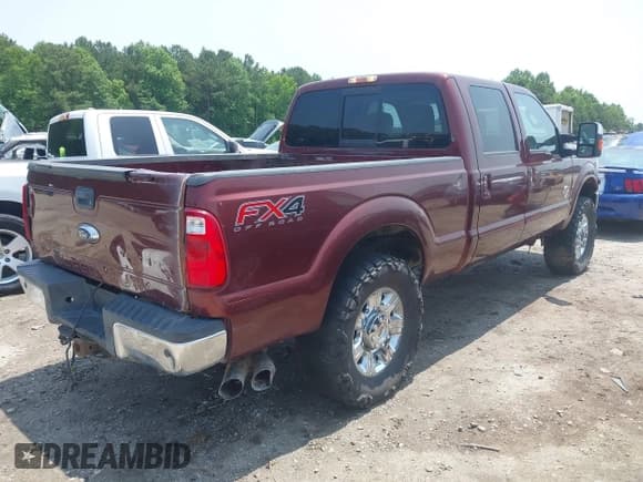 ✅ 2015 Ford F-250 Lariat • VIN: 1FT7W2BT1FEC30089 • Lot: 42384577. Listed on IAAI with 266,541 mi. Free auction sales archive from the USA and detailed vehicle history report at DreamBid. Image 4.