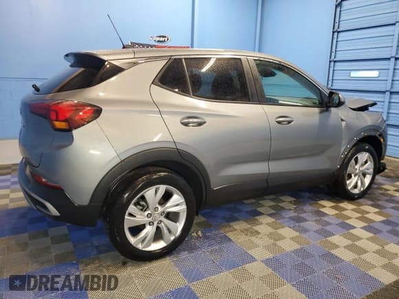 ✅ 2025 Buick Encore GX Preferred • VIN: KL4AMBSLXSB146001 • Lot: 93838335. Wystawiony na Copart z przebiegiem 18 990 mil. Bezpłatny archiwum sprzedaży aukcyjnych z USA i szczegółowy raport historii pojazdu na DreamBid. Zdjęcie 3.