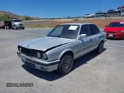 ✅ 1990 BMW 3 Series • VIN: WBAAD2319LED28338 • Lot: 42249536. Wystawiony na IAAI z przebiegiem 218 988 mil. Bezpłatny archiwum sprzedaży aukcyjnych z USA i szczegółowy raport historii pojazdu na DreamBid. Zdjęcie 2.