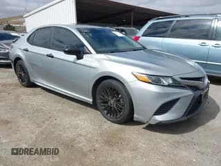 ✅ 2020 Toyota Camry SE • VIN: 4T1G11AK1LU401535 • Lot: 42790577. Wystawiony na IAAI z przebiegiem 63 388 mil. Bezpłatny archiwum sprzedaży aukcyjnych z USA i szczegółowy raport historii pojazdu na DreamBid. Zdjęcie 1.