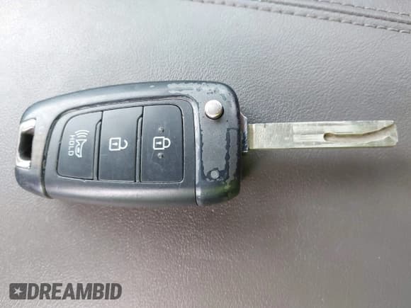 ✅ 2020 Hyundai Santa Fe SE • VIN: 5NMS23AD9LH282178 • Lot: 43377968. Wystawiony na IAAI z przebiegiem 100 742 mil. Bezpłatny archiwum sprzedaży aukcyjnych z USA i szczegółowy raport historii pojazdu na DreamBid. Zdjęcie 11.