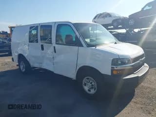 ✅ 2020 Chevrolet Express Cargo • VIN: 1GCWGAFP7L1254738 • Lot: 42937574. Wystawiony na IAAI z przebiegiem 48 077 mil. Bezpłatny archiwum sprzedaży aukcyjnych z USA i szczegółowy raport historii pojazdu na DreamBid. Zdjęcie 1.