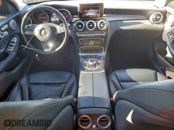 ✅ 2018 Mercedes-Benz C 300 • VIN: 55SWF4KB1JU259631 • Lot: 94439875. Wystawiony na Copart z przebiegiem 75 842 mil. Bezpłatny archiwum sprzedaży aukcyjnych z USA i szczegółowy raport historii pojazdu na DreamBid. Zdjęcie 8.