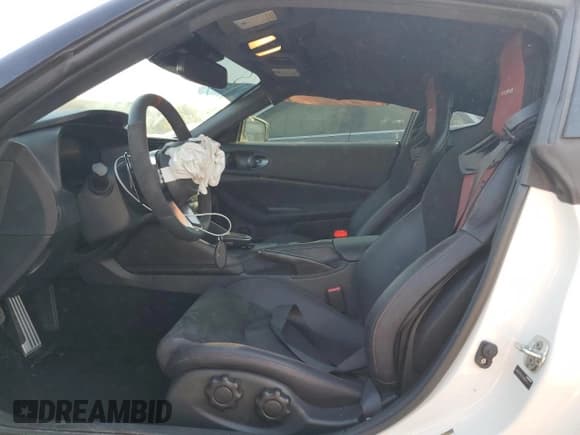 ✅ 2024 Nissan Z Nismo • VIN: JN1BZ4CH1RM360314 • Lot: 81260605. Wystawiony na Copart z przebiegiem 3 478 mil. Bezpłatny archiwum sprzedaży aukcyjnych z USA i szczegółowy raport historii pojazdu na DreamBid. Zdjęcie 7.