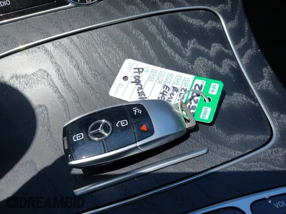 ✅ 2019 Mercedes-Benz E 450 • VIN: WDD1J6HB9KF117897 • Lot: 43116231. Listed on IAAI with 29,113 mi. Free auction sales archive from the USA and detailed vehicle history report at DreamBid. Image 11.