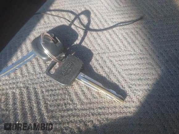 ✅ 2002 Chevrolet Prizm • VIN: 1Y1SK52892Z415184 • Лот: 41352387. Опубликован ранее на IAAI с пробегом 184 991 миль. Бесплатный доступ к архиву аукционных продаж из США и подробный отчёт об истории автомобиля на DreamBid. Изображение 11.